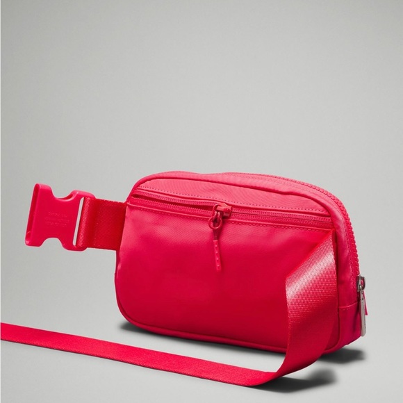 Lululemon Everywhere Belt Bag 1L Lip Gloss - Picture 3 of 7